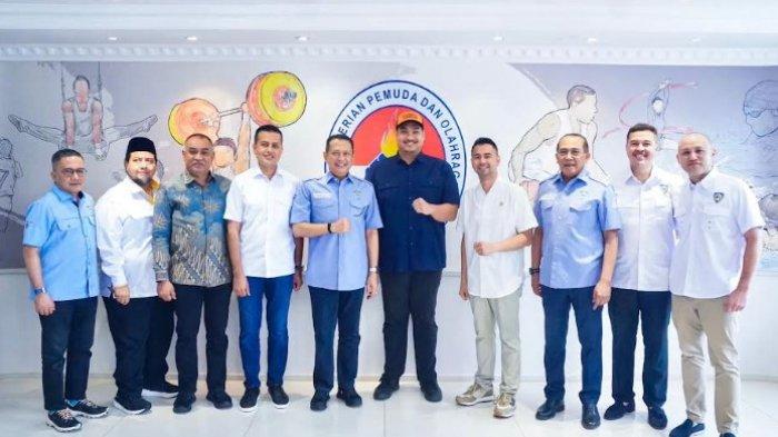 Ketua-Ikatan-Motor-Indonesia-IMI-Bambang-Soesatyo-Kiri-lima_1
